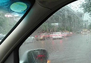 汽車(chē)在水中熄火怎么辦？汽車(chē)在水中熄火可以啟動(dòng)嗎？