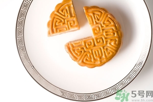 月餅的熱量高嗎？吃一個月餅會長胖嗎？
