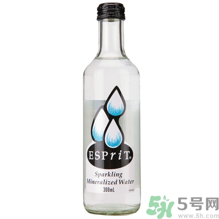 氣泡水就是蘇打水嗎?氣泡水和蘇打水的區別