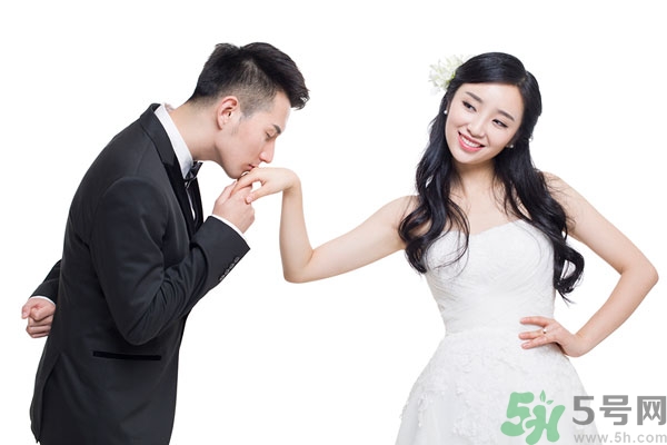 第一次接吻怎么接？和男生接吻沒感覺怎么辦？