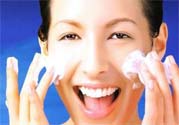 鼻子兩側(cè)長(zhǎng)痘的原因是什么？如何去除鼻子兩側(cè)的痘？