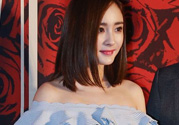 一字肩的衣服內衣怎么穿？一字肩的衣服里面穿什么內衣？