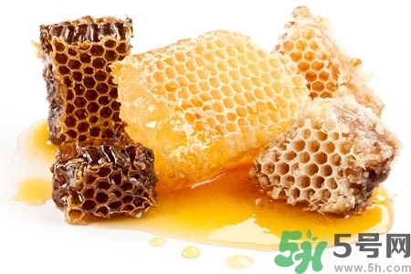 蜂蜜不能和什么一起吃？哪些人不能吃蜂蜜？