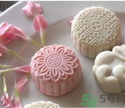 冰皮月餅和冰淇淋月餅有什么區(qū)別？冰皮月餅和冰淇淋月餅?zāi)膫€(gè)好吃？