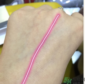 菲詩(shī)小鋪水光無瑕氣墊修顏乳怎么樣？菲詩(shī)小鋪氣墊cc好用嗎？