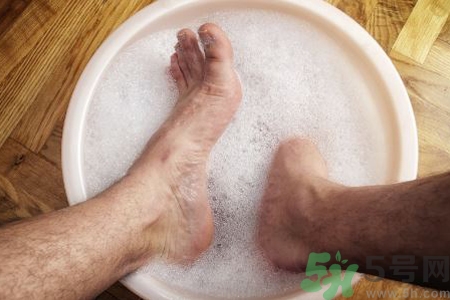 怎么治腳臭？腳臭的原因是什么？