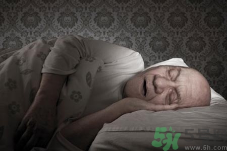 睡覺磨牙是怎么回事？睡覺磨牙的原因是什么？