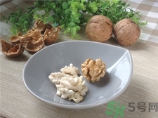 新鮮核桃和干核桃哪個營養價值高?新鮮核桃的功效與作用