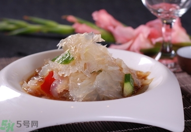 海蜇是葷菜還是素菜？海蜇是動(dòng)物還是植物？