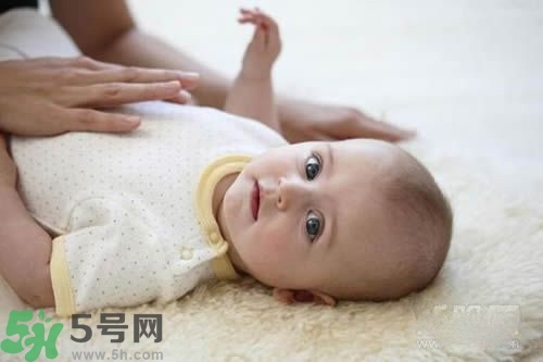 積食發燒怎么推拿？積食發燒推拿手法圖解