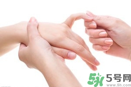 手干裂可以用蘆薈膠嗎？手干裂怎么辦？