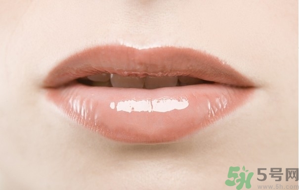 嘴唇發白是什么原因？嘴唇發白怎么調理女人