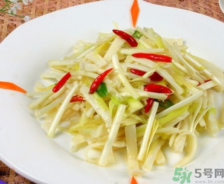 韭黃是怎么長(zhǎng)出來(lái)的？韭黃是怎么種出來(lái)的？