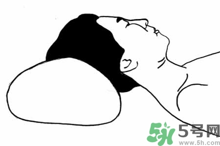 落枕能冰敷嗎？落枕應(yīng)該冷敷還是熱敷？