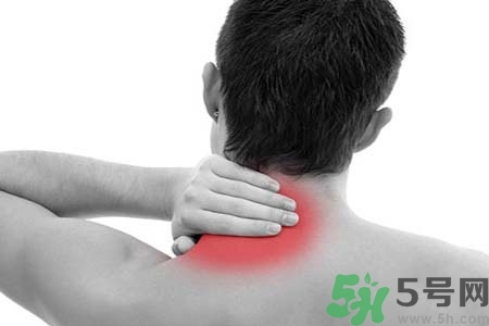 落枕能冰敷嗎？落枕應(yīng)該冷敷還是熱敷？
