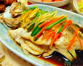 鱸魚的熱量是多少？清蒸鱸魚的熱量是多少？