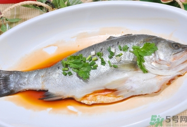 鱸魚和南瓜可以一起吃嗎？鱸魚和南瓜一起吃會中毒嗎？