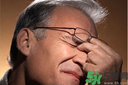眼睛干澀看東西模糊怎么回事？眼睛干澀看東西模糊怎么辦？