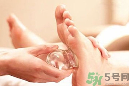 腳底拔罐能去濕氣嗎？腳底拔罐出現青紫正常嗎？