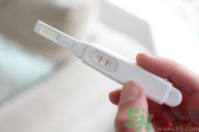 受孕成功后有什么癥狀？早孕試紙一深一淺是懷孕了嗎？