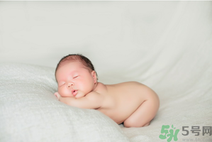 秋天寶寶蓋什么睡覺？秋天蓋什么被子好？