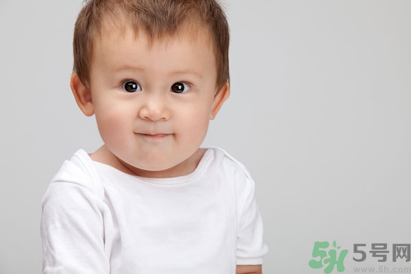 寶寶掉頭發(fā)是什么原因？寶寶掉頭發(fā)是怎么回事？