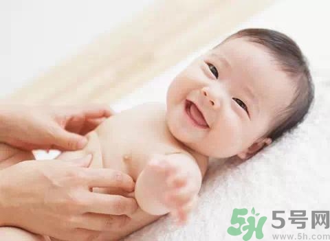 新生兒肚臍眼出血怎么辦？新生兒肚臍脫落會疼嗎？