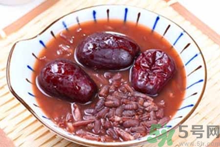 寒露手腳冰涼喝什么好？手腳發涼喝三紅湯有什么好處？