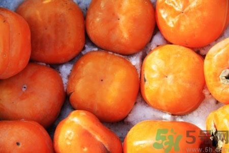 凍柿子一天吃幾個合適？經(jīng)常吃凍柿子對身體有什么影響？