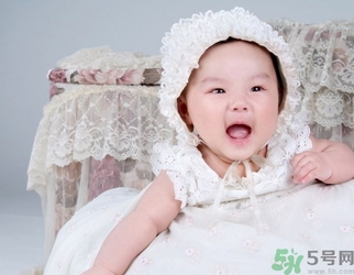寶寶睡覺翻來覆去是怎么回事？寶寶睡覺喜歡亂動(dòng)怎么辦？