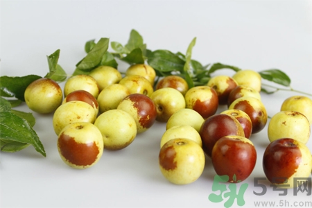 冬棗為什么用開水泡過會(huì)變紅？燙過的冬棗還能吃嗎？