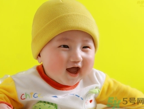 寶寶多大穿鞋子比較好？寶寶多大可以穿鞋？