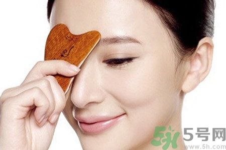 自己在家能面部刮痧嗎？在家怎樣做面部刮痧？