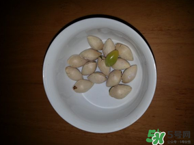 白果可以放微波爐嗎？白果放微波爐轉(zhuǎn)幾分鐘？