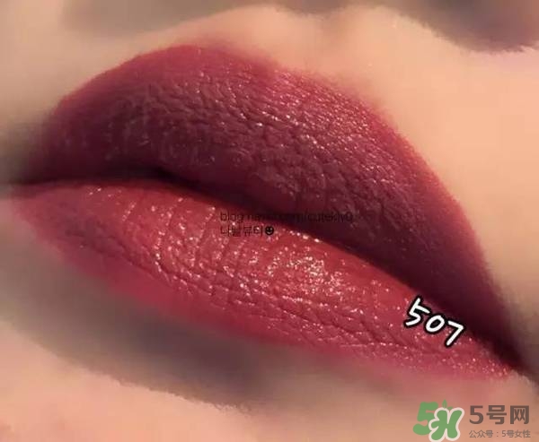 阿瑪尼小胖丁唇釉哪個(gè)色最火？阿瑪尼小胖丁唇釉保留了紅管的哪個(gè)色？