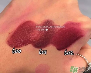 阿瑪尼小胖丁唇釉哪個(gè)色最火？阿瑪尼小胖丁唇釉保留了紅管的哪個(gè)色？