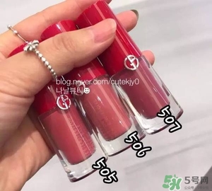 阿瑪尼小胖丁唇釉哪個(gè)色最火？阿瑪尼小胖丁唇釉保留了紅管的哪個(gè)色？