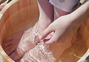 熱水泡腳可以補血嗎？熱水怎么泡腳可以補血？