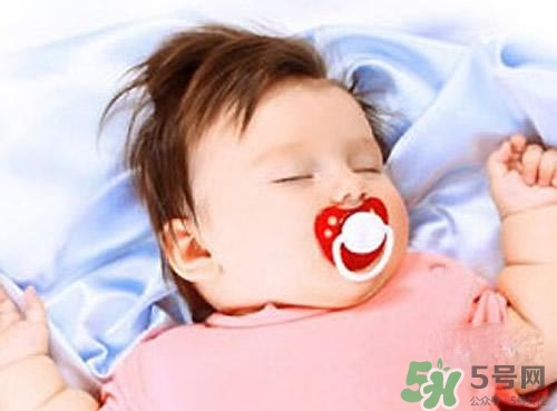 安撫奶嘴乳膠好還是硅膠好？怎么挑選安撫奶嘴？