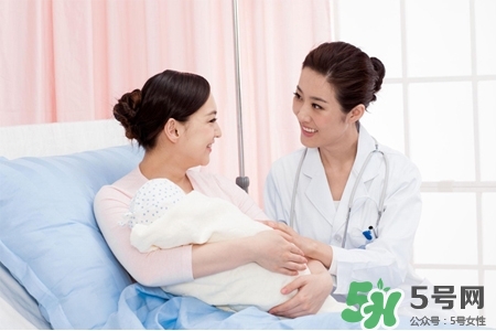 冬天哺乳穿什么？冬天哺乳期穿什么衣服喂奶好？