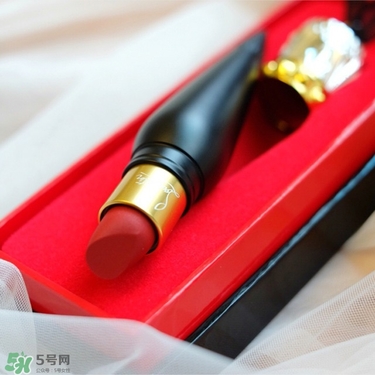 cl黑管口紅和金管有什么區別？cl黑管和cl金管哪個好？
