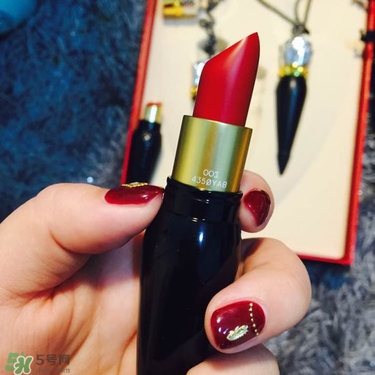 cl黑管口紅和金管有什么區別？cl黑管和cl金管哪個好？