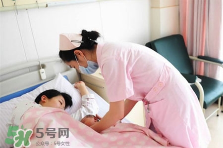 喂母乳為什么會胸部下垂？正確哺乳不會導致胸部下垂