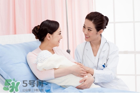 喂母乳為什么會胸部下垂？正確哺乳不會導致胸部下垂