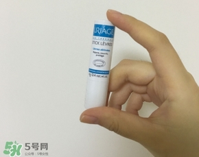 依泉和dhc唇膏哪個好？依泉唇膏和dhc唇膏哪個好？