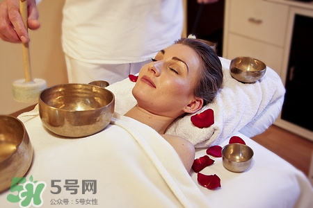 晚上開(kāi)燈睡覺(jué)好嗎?晚上開(kāi)燈睡覺(jué)的危害