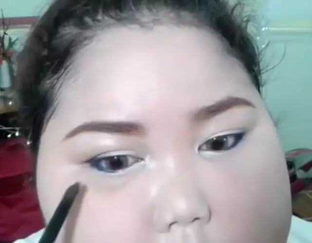 臉胖怎么化妝好看？臉大怎么化妝好看