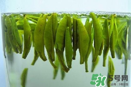 口含茶葉能治口臭嗎？口含茶葉有什么作用？