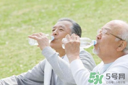 老年人免疫力低下吃什么好？老人免疫力低下吃什么好？