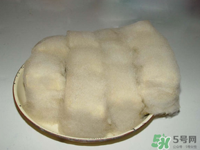 霉豆腐發霉了還能吃嗎？霉豆腐發霉有幾種顏色？